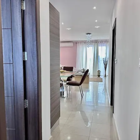아파트 5 People,2 Double,1 Sofa Bed Ferry,beach&pool Club