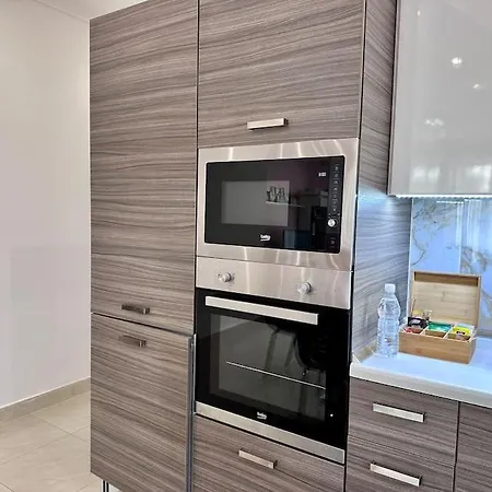 Apartman 5 People,2 Double,1 Sofa Bed Ferry,beach&pool Club