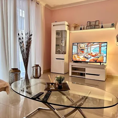 Appartement 5 People,2 Double,1 Sofa Bed Ferry,beach&pool Club *