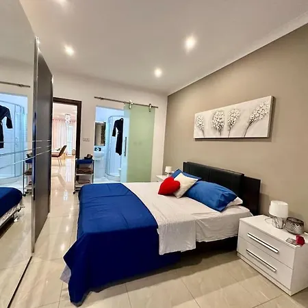 5 People,2 Double,1 Sofa Bed Ferry,beach&pool Club Appartement Gzira