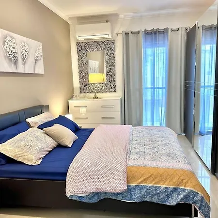 5 People,2 Double,1 Sofa Bed Ferry,beach&pool Club * Gzira