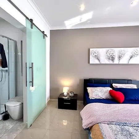 5 People,2 Double,1 Sofa Bed Ferry,beach&pool Club Appartement *
