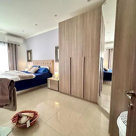 5 People,2 Double,1 Sofa Bed Ferry,beach&pool Club Appartement Gzira