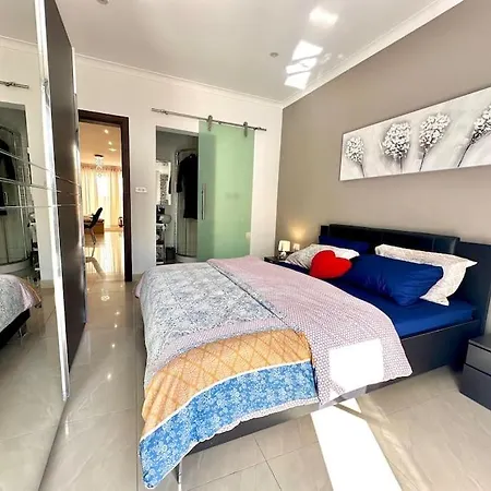 Appartement 5 People,2 Double,1 Sofa Bed Ferry,beach&pool Club *