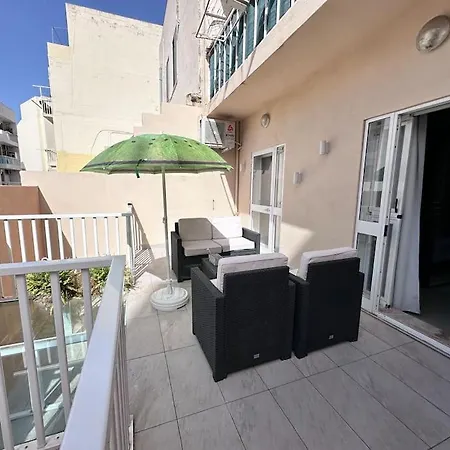5 People,2 Double,1 Sofa Bed Ferry,beach&pool Club * Gzira